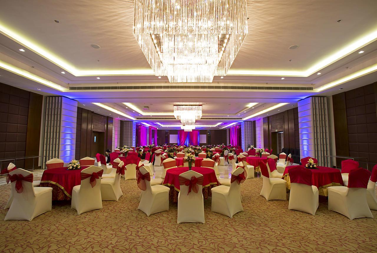 Royal Tulip Luxury Hotel, Kufri, Шимла Экстерьер фото